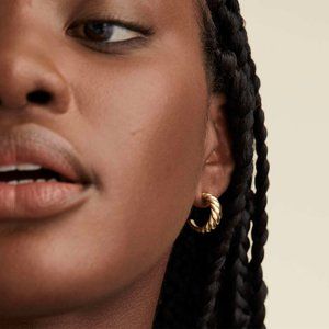 Mejuri Croissant Dome Hoops